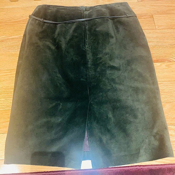 Danier Genuine Leather Olive Dark Green Skirt With Small slit & string at waist - Picture 3 of 14